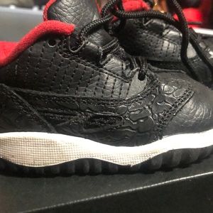 4c Black Jordan sneakers
